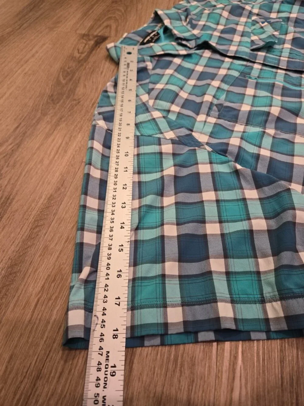 Under Armour Motivate Vented Short Sleeve Men’s Fitted Plaid Button Down - Picture 10 of 12